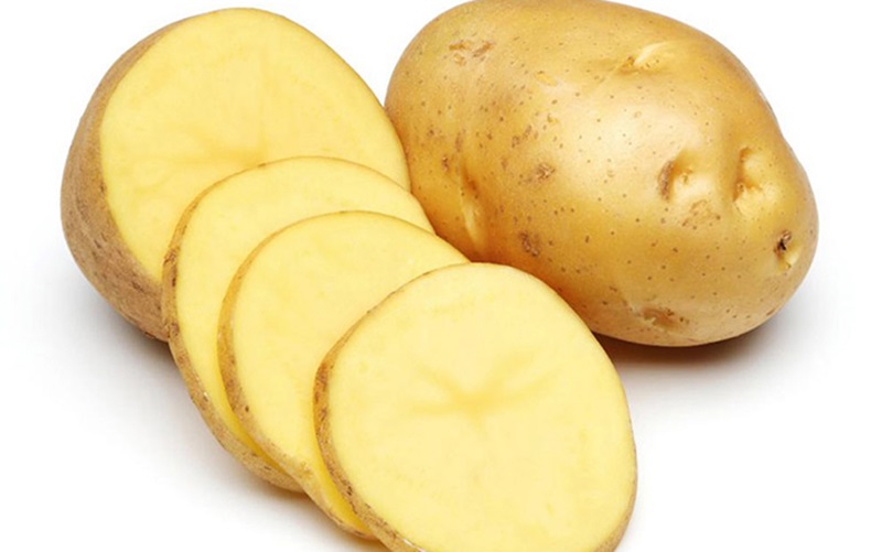 Kết hợp khoai tây và muối đánh bay vết cháy giúp xoong nồi sáng mới hơn